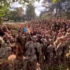 Volodymyr Ostapchuk Instagram - Одне з найголовніших слів для кожного українця - це «воля». І пояснити це поняття іноземцям складно, бо це і freedom,  і will to fight і навіть strong desire of living in freedom. 
Саме тому Україну перемогти неможливо. 
Слава ЗСУ 
Слава Україні 💙💛
Video by @culturalforces 🫶
