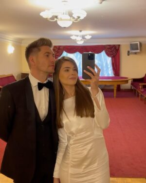 Volodymyr Ostapchuk Instagram - Раніше бажали, щоб наступний рік був кращим, 
а зараз хочу побажати, щоб він був не гіршим,
ніж 2023 

Дякую Збройним Силам України за цей рік! 
Слава Україні! 
Героям слава! 

З Новим роком🙌