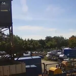 Volodymyr Ostapchuk Instagram - Момент ракетного удару по ТРЦ в Кременчуці 🤬

Репостимо відео з хештегом #RussiaIsaTerroriststate 🙌🙌🙌

Moment of missile attack on mall in Kremenchuk 

Please repost with #russiaisaterroristsate