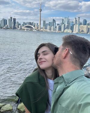 Volodymyr Ostapchuk Instagram - Коть, нам сьогодні 1 рік ❤️

Дякую, що навчила мене знову вірити в людей і в себе 

Дякую, що своїм прикладом показуєш: власні цінності треба захищати 

Дякую, що готова бігти, чекати, тримати, любити будь що 

Дякую за Твій гумор і ставлення до світу 

Дякую за Твою красу і перфектність Твоєї душі 

Я Тебе кохаю і вітаю з НАМИ 🫶