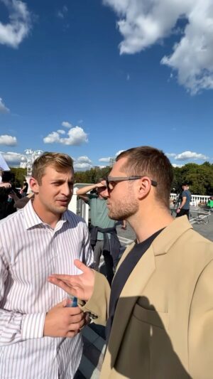 Vsevolod Sokolovskiy Instagram - Собрал вам нарезку из бэка, как мы снимали наш проект🎬

Жду и ваши воспоминания под этот звук, чтобы украсить ими свои сторис🙌🏽

#постучисьвмоюдверь