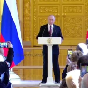 Vyacheslav Manucharov Instagram - Подошла к концу президентская избирательная кампания. Позади 15 городов России. И десятки встреч. Горд быть доверенным лицом Владимира Путина. Наша большая команда единомышленников проделала большую работу, чтобы явка на выборах была высокой. В результате, она оказалась рекордной за всю новейшую историю России - 77,44%. А это 87,1 млн избирателей. Из них 87,28% поддержали кандидатуру Владимира Путина. Спасибо каждому, кто не остался в стороне и проголосовал. 

Сегодня на встрече Владимир Путин отметил, что это только начало. Впереди много важной и ответственной работы. В том числе и по наказам избирателей, которые нам удалось собрать. Каждый будет внимательно изучен и проработан. 

Ну, а Владимиру Владимировичу - здоровья и сил! Горжусь своим президентом! Служу России!