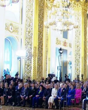 Vyacheslav Manucharov Instagram - Подошла к концу президентская избирательная кампания. Позади 15 городов России. И десятки встреч. Горд быть доверенным лицом Владимира Путина. Наша большая команда единомышленников проделала большую работу, чтобы явка на выборах была высокой. В результате, она оказалась рекордной за всю новейшую историю России - 77,44%. А это 87,1 млн избирателей. Из них 87,28% поддержали кандидатуру Владимира Путина. Спасибо каждому, кто не остался в стороне и проголосовал. 

Сегодня на встрече Владимир Путин отметил, что это только начало. Впереди много важной и ответственной работы. В том числе и по наказам избирателей, которые нам удалось собрать. Каждый будет внимательно изучен и проработан. 

Ну, а Владимиру Владимировичу - здоровья и сил! Горжусь своим президентом! Служу России!