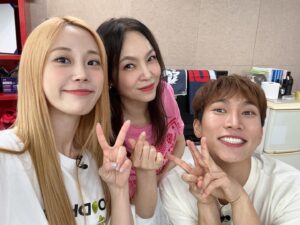 WAX Instagram - 니들 참 해맑고 귀엽다😍😍 유투브 #복학가왕 에 첫번째 선배로 출연했는데 ..막 업로드되었네요~^^ 사랑스런 후배 둘이서 넘 잘해주어서 재밌게 촬영했습니다~ #영지 #은광 #mc