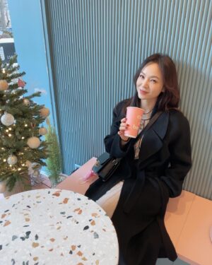 WAX Instagram - 오늘은 분위기 있는 여자~#☕️ @coco_n_beanscafe