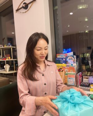 WAX Instagram - 이쁜동생이 챙겨주는 #추석선물 #고마워#😍#리쥬란#리쥬란코스메틱 #리쥬란모델 #차예련  #콘서트때 만나요 #왁스콘서트 #11/4~5