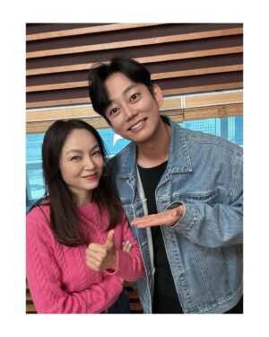 WAX Instagram - 이른 출근 하고왔습니다!!^^
아침부터 좋은 에너지 받았어요~ 감사합니다~
모두 활기찬하루~ 행복한 불금되세요~😍 #테이#굿모닝fm테이입니다 #mbc라디오 #불금