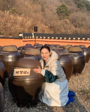 WAX Instagram - 설연휴 잘보내셨는지요? 명절과 잘어울릴것같은 저 여인은..바로.. 왁장금이랍니다~ 제유툽에서 만날수 있어여~고고~~😍 #왁장금 #부케 #새해복마니받으세요