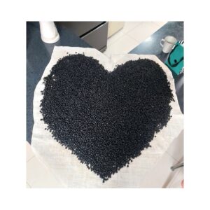 WAX Instagram - 엄마가 서리태 널어놓으신거..
의도된게 아니라는게 함정..#🤣#😍#❤️#🖤#신기해