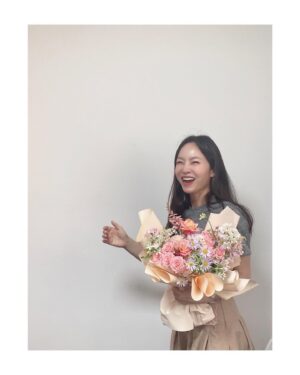 WAX Instagram - 꽃선물이 그리 좋더냐~😍😍#🌸#🌺#🌼#💐#꽃사랑 #후배사랑#ddap#고마워💕🙆🏻‍♀️