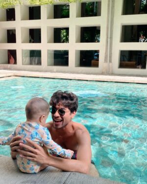 Wafda Saifan Lubis Instagram - Kunil loves wiming! 🍍