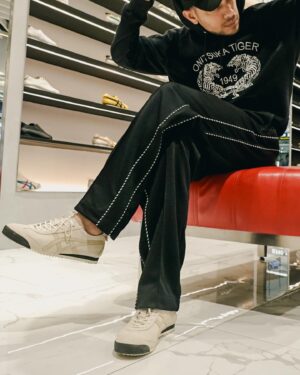 Wafda Saifan Lubis Instagram - The iconic MEXICO 66 SD showing the Timeless Luxe of @onitsukatigerofficial 🐯 

@onitsukatigerindonesia
#MoreThanMexico66
#OnitsukaTigerID