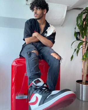 Walid Muhsein Instagram - Look outside