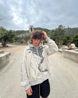 Walker Bryant Instagram - ALLURE🥂

#catalinaisland #nature #ceecla #fearofgod #ootdfashion #balenciaga @catalinaexpress #catalinaexpress