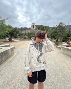 Walker Bryant Instagram - ALLURE🥂

#catalinaisland #nature #ceecla #fearofgod #ootdfashion #balenciaga @catalinaexpress #catalinaexpress