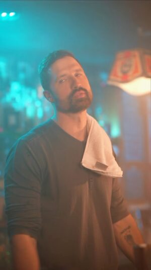 Walker Hayes Instagram - A lot of learning for the “Same Drunk” video😂😂😂 shout out to my bar tender way way way back when I worked at @macaroni_grill BIGGER shout to @robertchavers for always helping me feel comfortable making music videos…because I’m not naturally comfortable in that environment 💪 Bar tenders how did I do?!😂