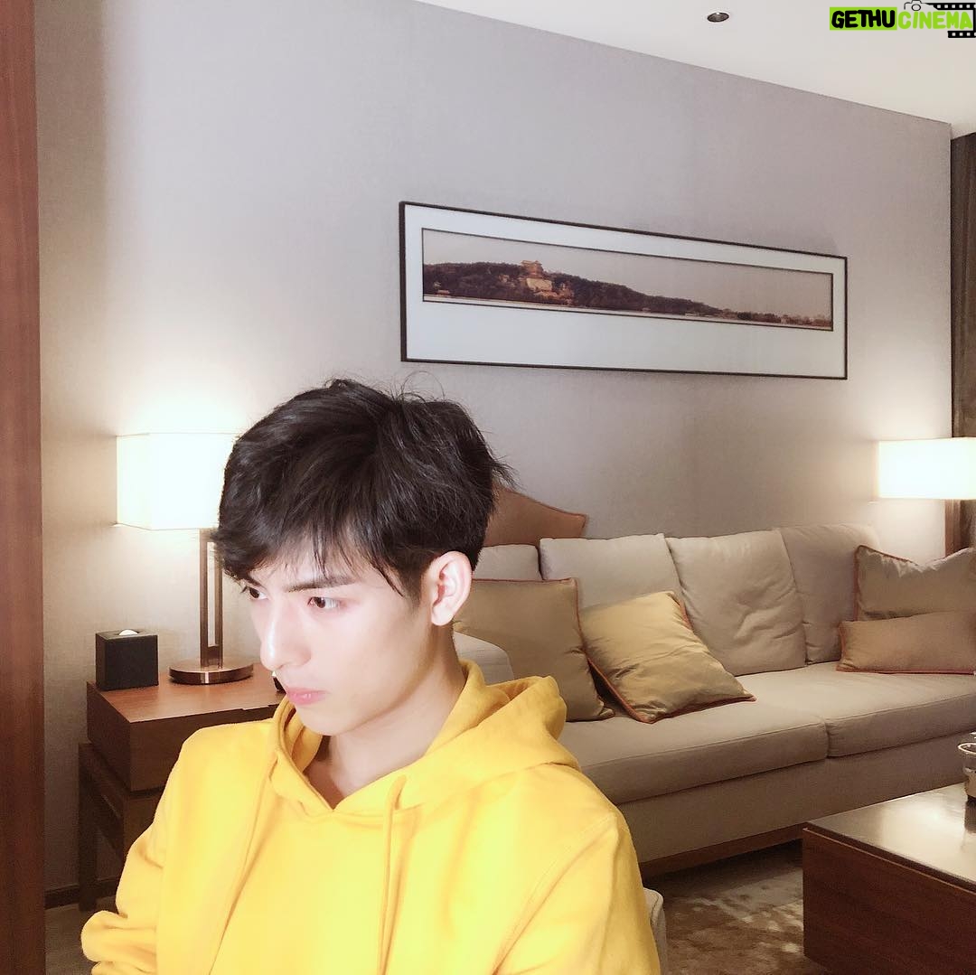 Wang Haoxuan - 19K Likes - 王者荣耀直播中,祝大家中秋节快乐。Happy mid-autumn day.