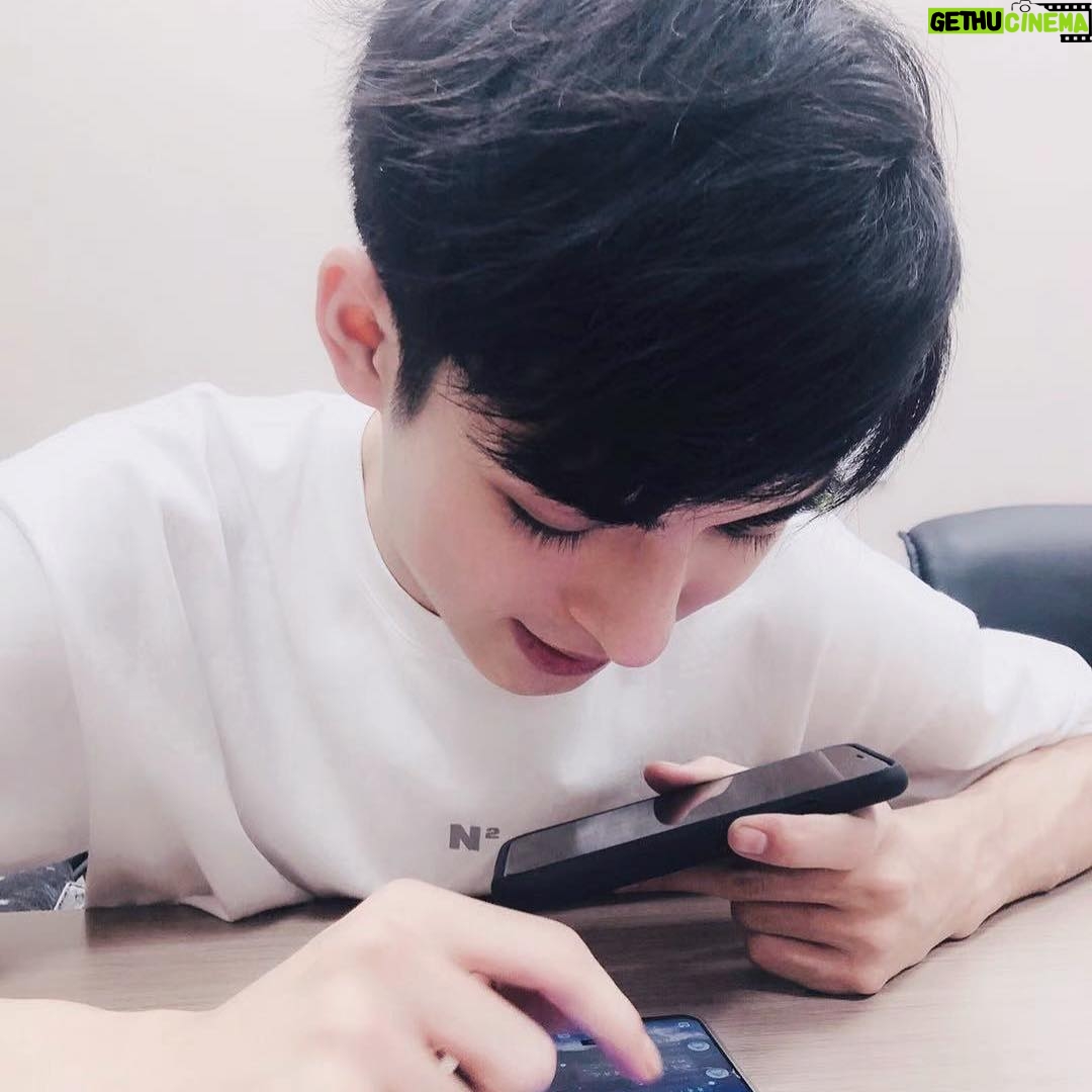 Wang Haoxuan - 17.9K Likes - 直播中...