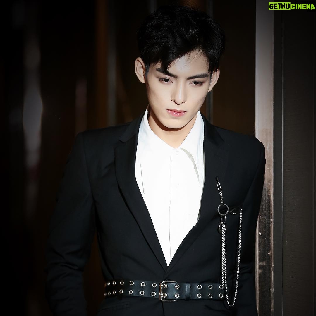 Wang Haoxuan - 26.3K Likes - M·A·C in Nanning