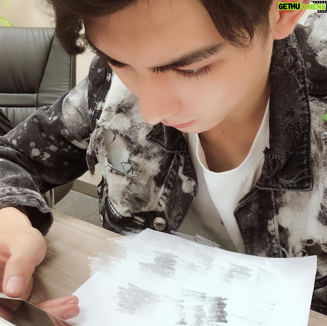Wang Haoxuan - 17.8K Likes - 工作中。