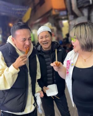 Wang Lei Instagram - 我们都是第一次来河内🇻🇳，喜欢这里的天气(12度)，这里美食太多了！👍👍👍
#越南直播之旅