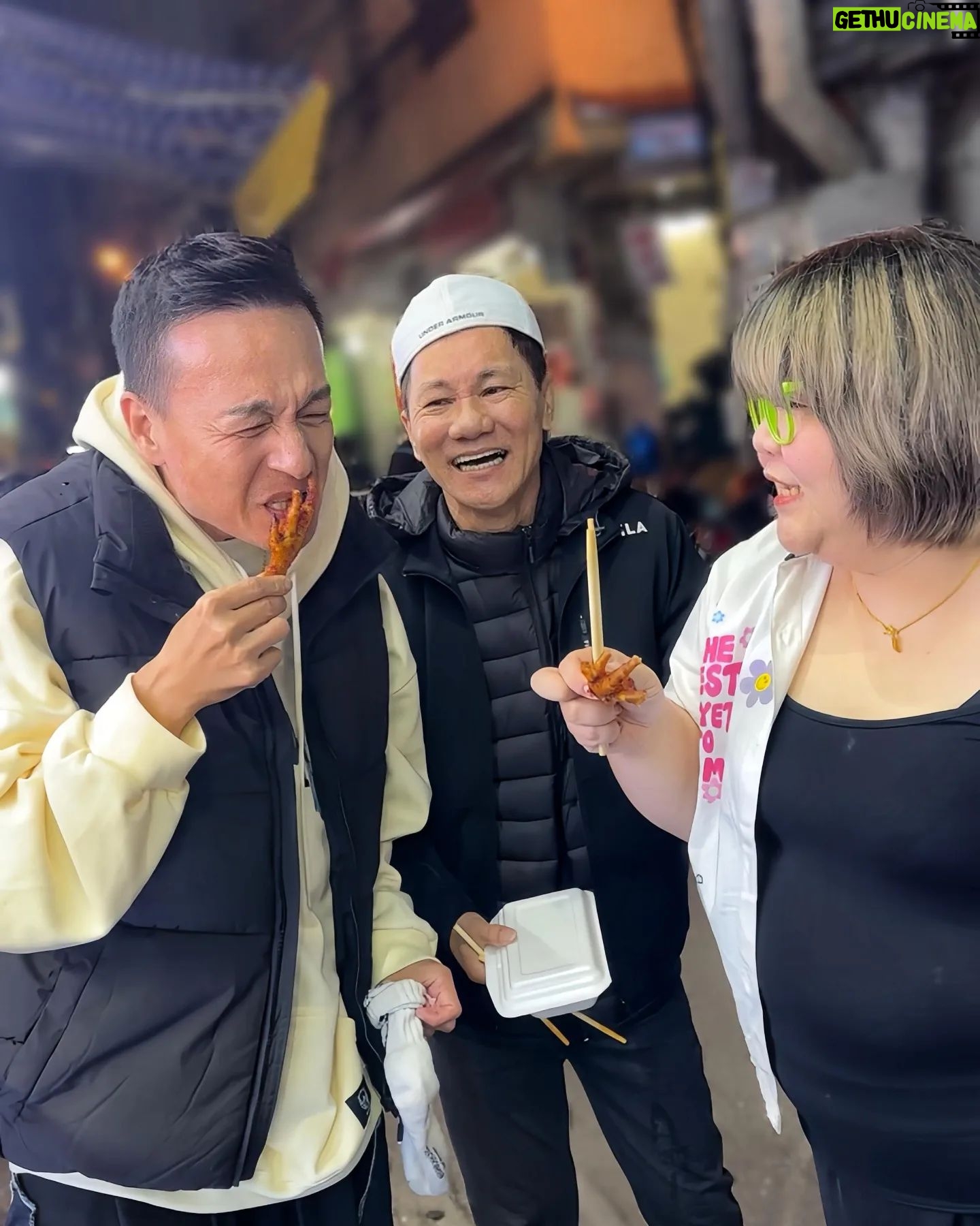 Wang Lei - 1K Likes - 我们都是第一次来河内🇻🇳,喜欢这里的天气(12度),这里美食太多了!👍👍👍
#越南直播之旅