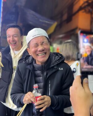 Wang Lei Instagram - 我们都是第一次来河内🇻🇳，喜欢这里的天气(12度)，这里美食太多了！👍👍👍
#越南直播之旅