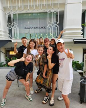 Wang Lei Instagram - 泰热了，我们在泰国啦!🤣🤣🤣
开始在泰国9天的直播🇹🇭🇹🇭🇹🇭
#下一站韩国
#卖鱼哥团队