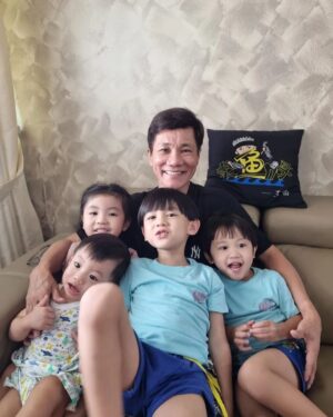 Wang Lei Instagram - 年龄大了，和朋友聚会少了，但是和孙子在一起时间多了，都是一样幸福!
#休息日
#家庭日