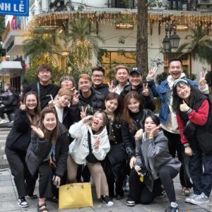Wang Lei Instagram - 来越南河内直播已经第5天了，明天就要回家了，感谢大家的支持，我们下一站台湾见!🤣✌️✌️✌️😝
#越南直播之旅 
#卖鱼哥团队 
#天气12度