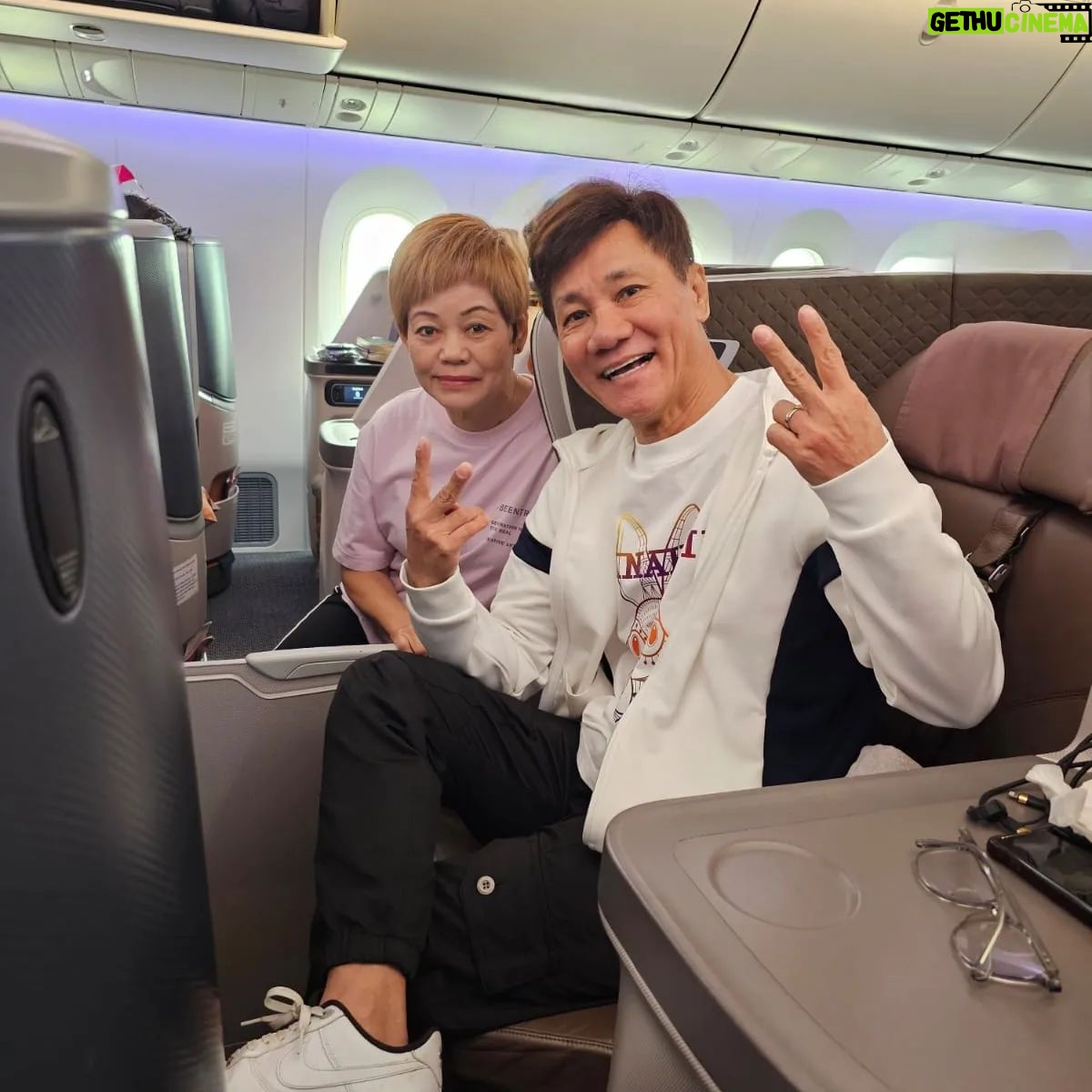 Wang Lei - 1K Likes - 我们两个老人家回家了!🇸🇬🇸🇬🇸🇬
下一站泰国!
#我是直播带货员
#我是卖鱼哥