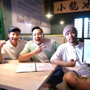 Wang Lei Instagram - 馬来西亚搞笑贺岁片《扑克王者》来新加坡宣传了，今晚我们会在裕廊jem首映，最重要的是，我们3个人今晚会一起开直播!🤣
今晚7点直播见!
#阿柄林德荣
#龙的传人黃明志
#卖鱼哥王雷
#贺岁片扑克王者