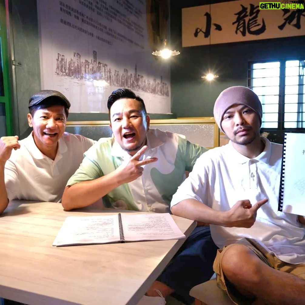 Wang Lei - 1K Likes - 馬来西亚搞笑贺岁片《扑克王者》来新加坡宣传了,今晚我们会在裕廊jem首映,最重要的是,我们3个人今晚会一起开直播!🤣
今晚7点直播见!
#阿柄林德荣
#龙的传人黃明志
#卖鱼哥王雷
#贺岁片扑克王者