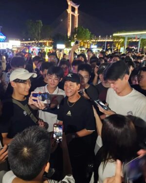 Wang Lei Instagram - 我回来新加坡了🇸🇬感谢你们给我惊喜!🙏
#厦门福州泉州漳州