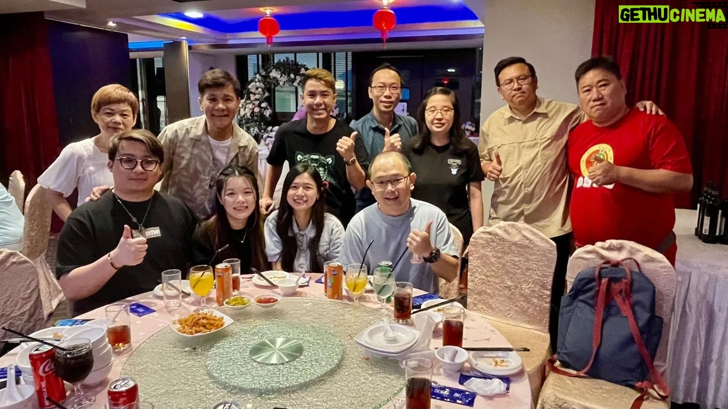 Wang Lei - 1.3K Likes - 要过年了,邀请了工作伙伴一起捞生,算是感谢宴会吧,兴旺发啊🧧🧧🧧🧧🧧
感谢我的工作伙伴,带我的团队四处飞,我可以半工作又可以半旅游!😂😂😂😂😂
希望我们2024年继续飞,把好的产品带给我们的网友,祝所有和我合作的商家,生意兴隆,财源广进,龙年行大运!
#下一站越南河内台湾韩国澳洲纽西兰
#我们都是直播代购员
#兴旺发
#感谢卖鱼哥团队