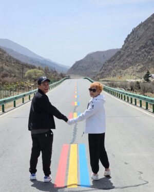 Wang Lei Instagram - 百年修得同船渡，千年修得共枕眠!
此生此世能成为夫妻，其实就是莫大的福气，若不是有缘，不会有相遇，若不是有情，不会有珍惜。❤️
#我们是直播带货员 
#西藏直播之旅