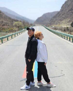 Wang Lei Instagram - 百年修得同船渡，千年修得共枕眠!
此生此世能成为夫妻，其实就是莫大的福气，若不是有缘，不会有相遇，若不是有情，不会有珍惜。❤️
#我们是直播带货员 
#西藏直播之旅