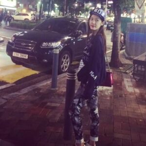 Wang Shuang Instagram - 哈哈 看到有人留言说，虽然现在不能出门旅游，但可以发发以前的旅游照。那好吧，我翻了翻相册，找出几张年轻时的我，哈哈哈。当然现在依然年轻。😜😜😜