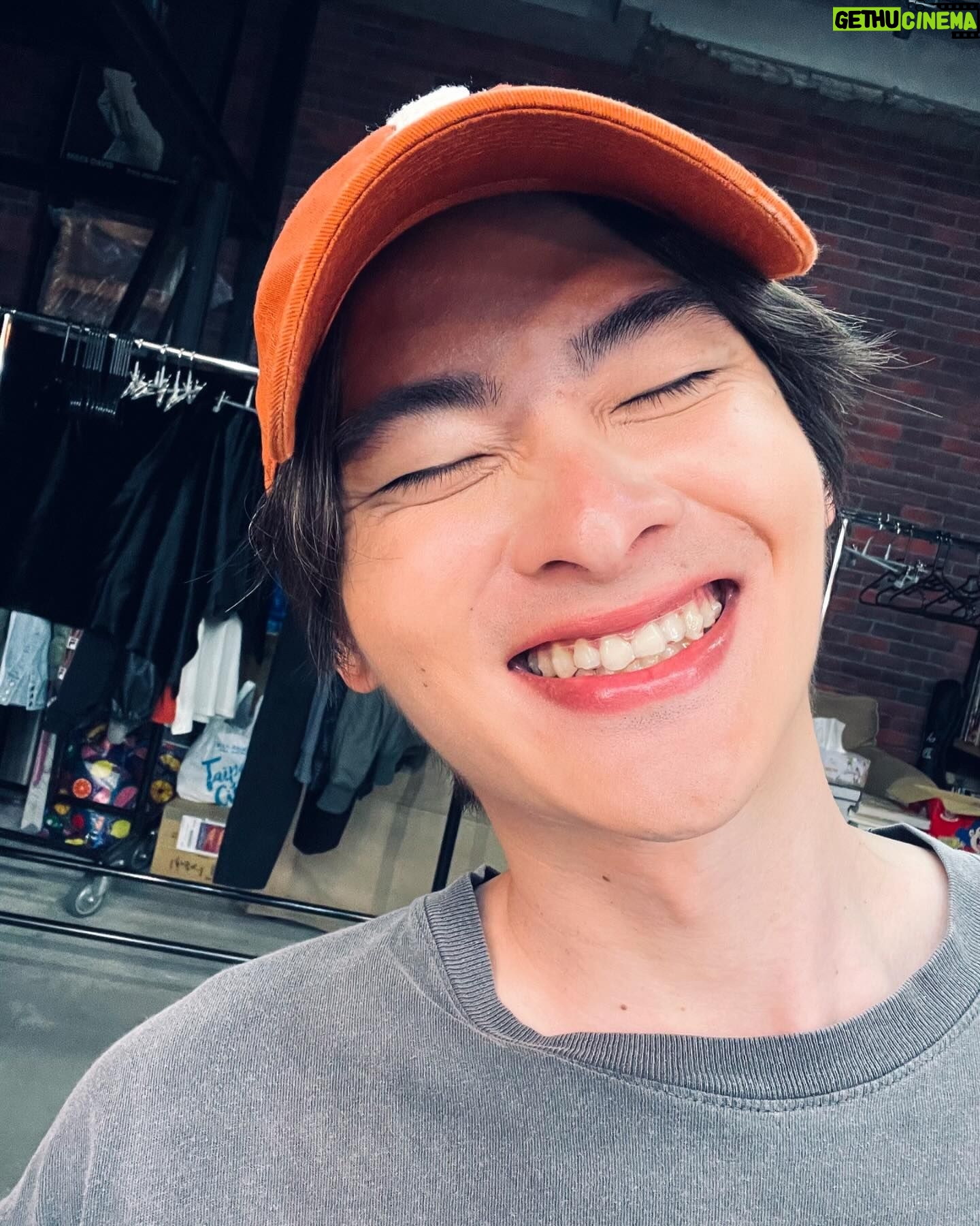 Wang Ting Yun - 1.6K Likes - 以前一直以為矯正牙齒為的都是美觀的部分,也覺得吃飯的時候都用後排牙齒撕咬,後來醫生就跟我說虎牙在對的位置你就覺得吃飯會輕鬆很多尤其是不好咬的食物,結果還真是。最近很多人開始問我的牙齒看起來整齊許多是否結束矯正了,但其實還有最後咬合的狀態在調整🥲我會堅持下去的。
@sov.dental
@sunlight.taipei
#sov美麗日記 #sov隱形牙套 #劉曉麗醫師 #日亞美牙醫診所 #隱形牙套 #牙齒矯正 #隱形矯正 #透明牙套 #透明矯正