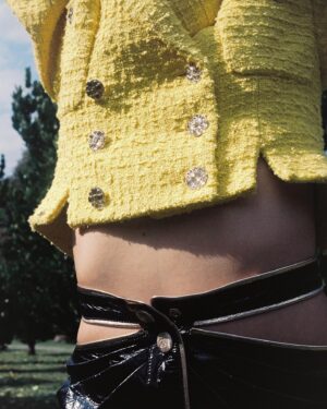 Wang Yu Ping Instagram - -
TWEED can be frost on the stone top, moss attach along the brick wall. Winter is leaving and coming back soon.

#CHANELFALLWINTER
March 8th, 2pm Paris time. 🪵🪨🪶