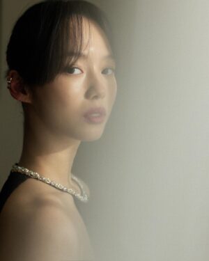 Wang Yu Ping Instagram - 謝謝金鐘58，美好的夜晚。謝謝《第9節課》台前幕後的所有工作人員，麗文導演、所有優秀的對手演員，總是能給予滿滿的靈感與火花。謝謝家人、朋友、北藝大電影創作學系在表演路上一直默默相伴。
電影最魔幻的地方就是總能夠把那些夢境的、虛幻的、不真實的變成真實，謝謝你們把今晚變成真的！我會永遠記得這個晚上。繼續打磨、保持前進。

Hair @miley_shen 
Makeup @yentingymakeup 
Photo @briannn0404 
Stylist @orangekai @limitsy3n 
Tailor 佳珍服飾修改設計
Thank you @chanelofficial for the endless support from head to toe and the glamorous jewelry.