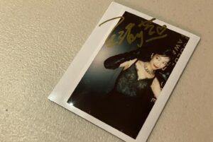 Wang Yu-xuan Instagram - 驚覺又過了一年，一年說短好像還是在某些煎熬時日放慢了，一年說長也是再努力一些就過了；今年將以不同的身份、同一份心站上舞台，更多的祝福，更多愛和熱情，期許大家玩的開心，也希望自己相隔一年站在台上能同樣感動、珍惜，呼，祝福一切。