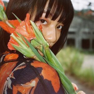 Wang Yu-xuan Instagram - この前Indigo la endさんのPVを出演させていただいて、撮影チームと一緒に台北を満喫に遊びまくって、すごく楽しかった。大切な思い出になりました。
很開心出演了 @indigolaend 的MV，看了淡水的夕陽、大稻埕的西瓜汁和台北的巷弄，希望下次還能跟大家一起玩！大家快去看KANNA👼🍊🌅🧡
