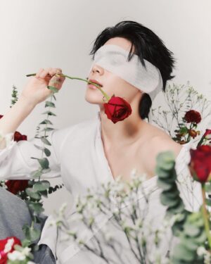 Wasuthorn Chaijindar Instagram - Love n Rose 🌹🤍 

#Peatwasu #CaptainPeat #BabyFeat