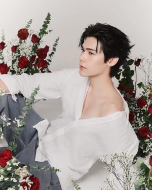 Wasuthorn Chaijindar Instagram - Love n Rose 🌹🤍 

#Peatwasu #CaptainPeat #BabyFeat