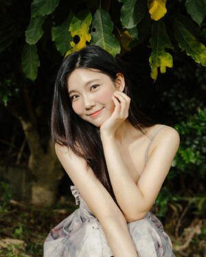 Wei Xia Instagram - 過去的回憶就留在以前的時刻讓他們好好相處吧
我想他們都過的很好
而現在的我們要繼續往前走👣

夢醒了也充電好了
繼續擁抱這個世界給的一切吧

為這幾年的點滴收藏起來變成一個百寶箱送給自己
也是給自己一個大大的禮物吧🎁

📷： @rockykao456