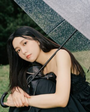 Wei Xia Instagram - 下雨天了怎麼辦🎵☔️

📷： @rockykao456