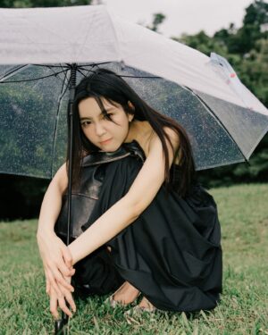 Wei Xia Instagram - 下雨天了怎麼辦🎵☔️

📷： @rockykao456