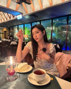 Wei Xia Instagram - 又長大了一歲🎂🎀💜
感謝這一年遇到的一切與你們
真的成長很多也磨練與瞭解自己不少(｡ ́︿ ̀｡)
真的真的好寶貴(*¯︶¯*)

也感謝朋友們每年都完成我這個少女心的人哈哈哈
謝謝歐膩 @summer811ie の愛
也感謝我13年朋友的愛(⁎⁍̴̛ᴗ⁍̴̛⁎)
今年又是蛋糕富翁哇哈哈哈哈

另外謝謝大家的祝福謝謝大家的愛戴🫶🏻
依照慣例每年生日願望前兩個都許給
我愛的人跟愛我的人都可以身體健康平平安安賺大錢唷٩(˃̶͈̀௰˂̶͈́)و