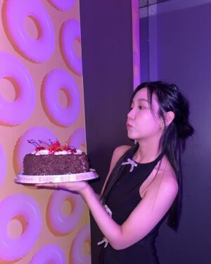 Wei Xia Instagram - 520Happy birthday to me💜🎂

謝謝今年幫我過生日的朋友們
我真的好幸福♪( ´▽｀)